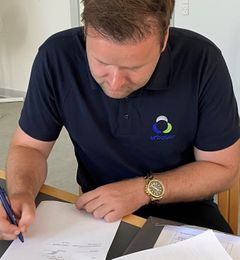 Kontrakten underskrives af Stefan Olin, admin. direktør Urbaser A/S