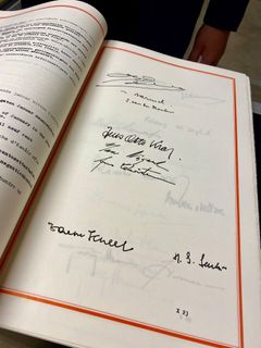Jens Otto Krags underskrift på slutakten til Danmarks tiltrædelse af Romtraktaten 22. januar 1972. Kreditering: Julie Avery, Rigsarkivet