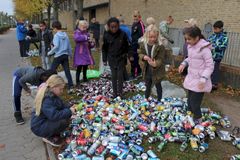 3. b fra Katrinebjergskolen i Aarhus er blandt de mange, der har været flittige til at samle dåser. Fotograf: John Blæsbjerg