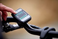 Elcykler er fyldt med intelligent teknologi, der giver nutidens cyklister en meget bedre cykeloplevelse, hvor komfort er i højsædet. Foto: PR.