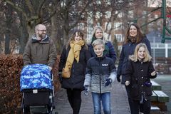 Foto af Christian, Stella og Jane Grejsen Høgsdal, Ann-Mari Buus Jensen, Julie Jahn og Benjamin Dirchsen. Foto: Pelle Rink.