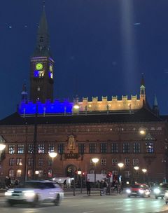 Københavns Rådhus var til nytår oplyst i de ukrainske farver. Foto: Københavns Kommune