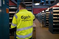 Carlsberg har sat fokus på sikkerhed og får bl.a. forbrugsvarer og produkter til maskinsikkerhed leveret gennem lagerstyringskonceptet SmartLager. Det sikrer, at bryggeriet ikke løber tør for de vigtige produkter til sikkerhedsarbejdet.