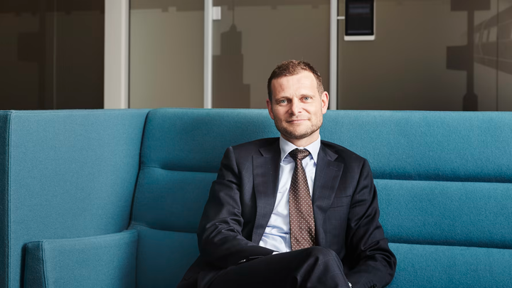 Thomas Thellersen Børner starter senest 1. november 2022 og får ansvaret for Økonomi, Koncernjura & Compliance, Ejendomsudvikling, IT og Koncernindkøb i Dagrofa og indtræder i direktionen.