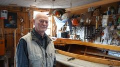 Bådebygger og skibstømrer Niels Vinther har levet et liv i tæt samspil med fjorden og oplevet forandringerne på nærmeste hold. Hør hans fortælling, når Frederikssund Museum, Færgegården, inviterer til Fjordtalk. Foto: Museumskoncernen ROMU