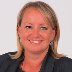 Charlotte Christiansen, bestyrelsesmedlem i Landdistrikternes Fællesråd, er bekymret over det stigende antal faldefærdige huse i landdistrikterne.