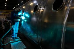 Svejsemaskineproducenten Migatronic smelter via Simplimize flere produktserier sammen til én produktplatform med langt færre varenumre. Det giver dem et helt nyt fokus i deres produktudvikling.
