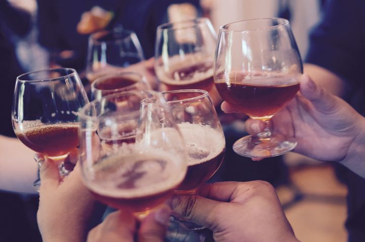 Kun fire ud af ti danskere ved, hvor meget alkohol, de maksimalt bør drikke på en uge for at have en lav risiko for sygdom på grund af alkohol. Foto: Unsplash.com