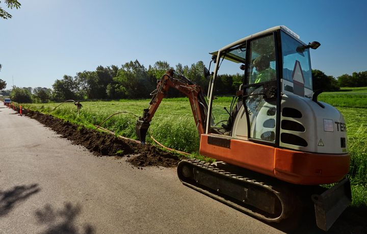 Fra i dag kan de husstande og virksomheder, der er med i den første bølge af fiberudrulningen,tilmelde sig en gratis tilslutning fra TDC og efterfølgende købe abonnement på fiberbredbånd fra en udbyder efter eget valg.