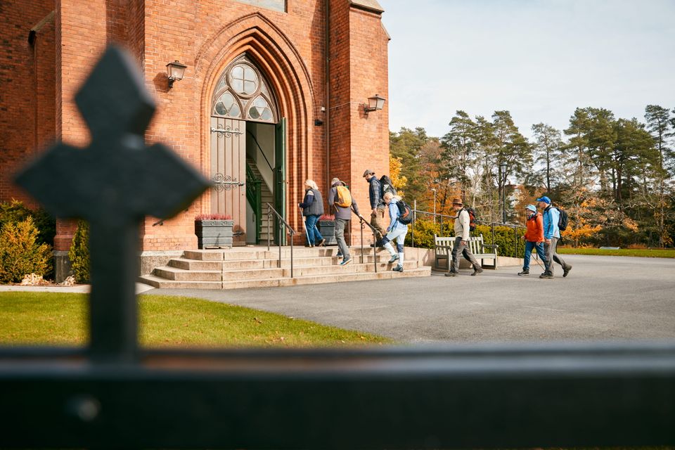 Kirkebesøg på Pilgrimsleden Göta Älv. Foto: Jonas Ingman