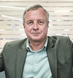 Kædedirektør Jan Larsen, Irma