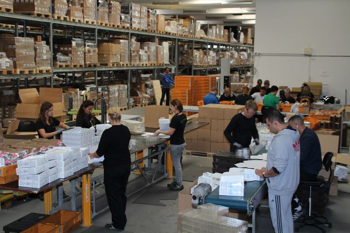 Flexicu er en ny arbejdsdelingsplatform, hvor virksomheder med samme slags medarbejdere kan deles om arbejdet. Flexicu matcher virksomhedernes høj- og lavsæsoner med hinanden. Dermed reduceres behovet for at foretage unødvendige afskedigelser og rekrutteringsbølger. Arbejdsplatformen kan anvendes af virksomheder fra alle brancher.