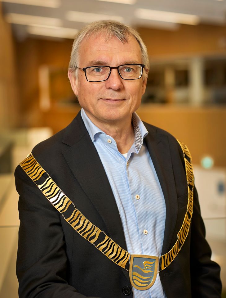 Borgmester Ole Bondo Christensen, med kæde, foto Ebbe Forup