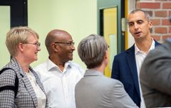 Sidst Esbjerg Kommunes Integrationspris blev uddelt var i 2019, og her var det integrationsminister Mathias Tesfaye, der uddelte prisen. Foto: Esbjerg Kommune