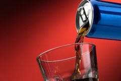 Børn er mere følsomme over for koffeinen og vil tidligere opleve symptomer ved for højt indtag af energidrikke. Foto: iStock