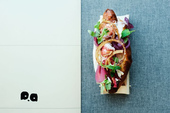 Den fransk-asiatiske Bistro Panpan stiller op med deres hotdog med kyllingetrøffelpølse, trøffelmayo og syltede rødløg.