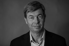 Billedtekst: Jørgen D. Wisborg, CEO i energiselskabet OK, fylder den 1. marts 60 år. I løbet af foråret fratræder han sin stilling som topchef i OK og vil fremover bruge sin tid på bestyrelsesarbejde: ”Det glæder jeg mig til. Men jeg føler mig også heldig og stolt over at have stået i spidsen for OK, som er en virksomhed med en stærk vinderkultur og en sammenhængskraft ud over det sædvanlige.” Foto: Ole Hartmann Schmidt.