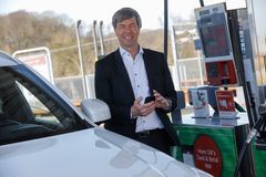 CEO Jørgen Wisborg fortæller, at OK's digitaliseringsstrategi har medvirket til selskabets positive udvikling. Fx  OK's betalingsapp, som åbner en stander eller starter en bilvask for kunden.