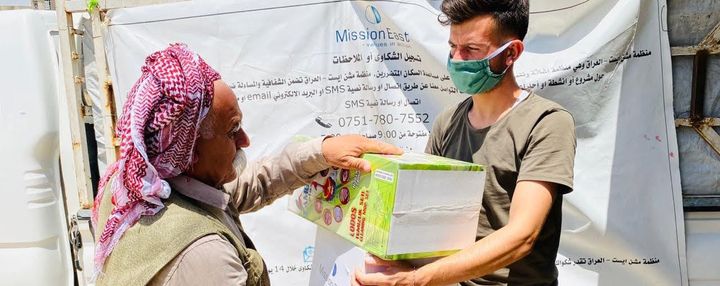 Uddeling af hygiejnekits til det forfulgte yezidi-mindretal i Sinjar, Irak. Foto: Mission Øst