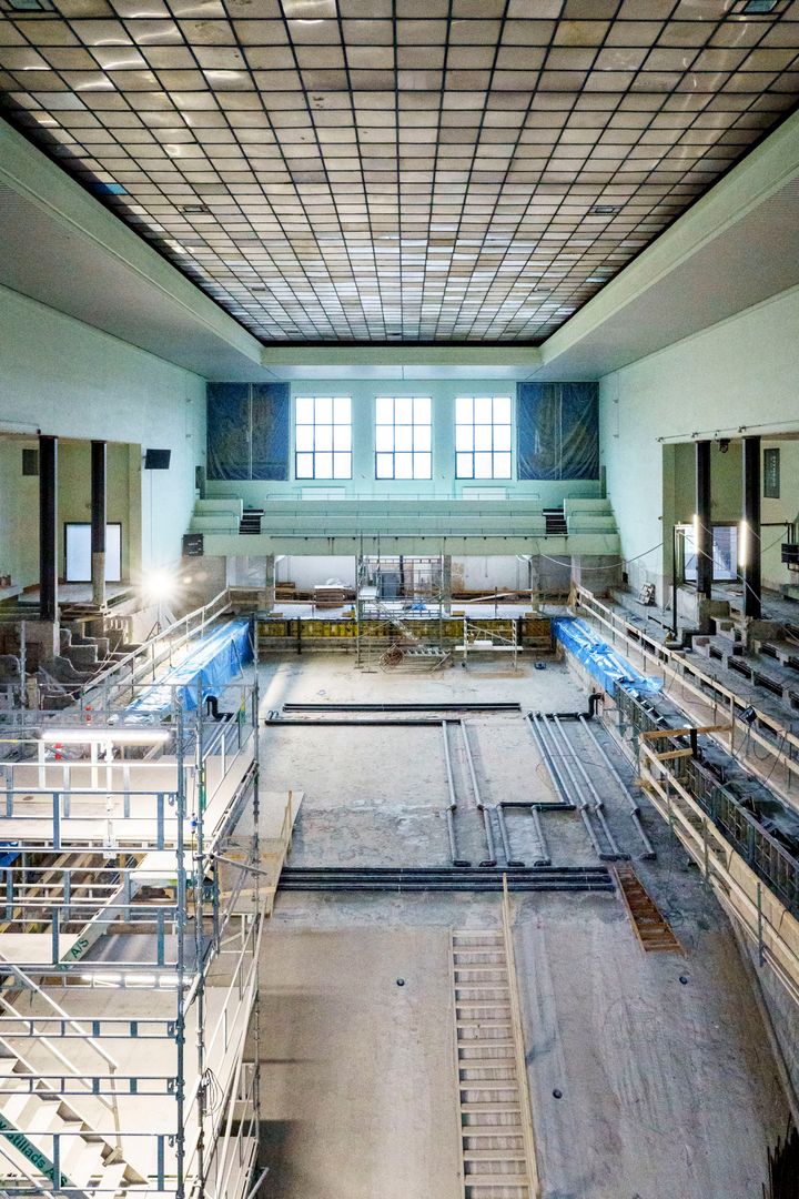 SG Beton er i gang med en omfattende renovering af bassiner og tribuner i Frederiksberg Svømmehal. (Foto kan frit benyttes ved omtale af SG Beton.)