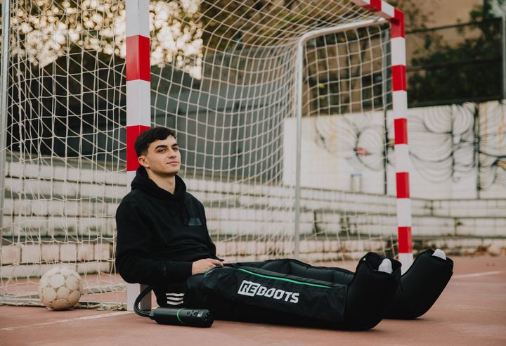 Reboots, the leading European supplier of recovery boots and pants, announces the extension of its partnership with the exceptional football talent Pedri González (19).