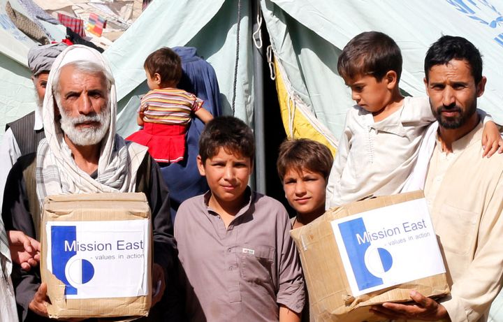 Vi ind med akut nødhjælp, når behovene kræver det, oplyser Peter Drummond Smith fra Mission Øst. Arkivfoto fra uddeling i afghansk flygtningelejr. Foto: Mission Øst