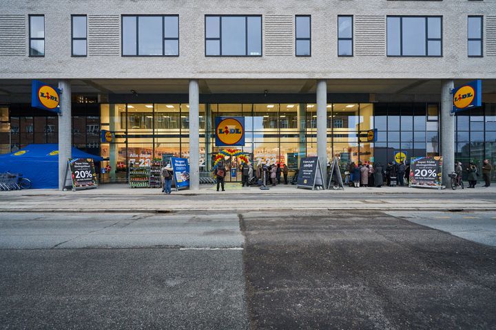 Butikkens facaden ud mod Nørrebrogade.