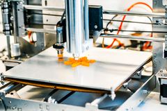 3D printer producerer stjerne af gulerod.