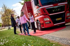 "Hovedet med i trafikken" er en trafiksikkerhedskampagne for de ældste elever i skolen. Kampagnen lærer eleverne om lastbiler og trafiksikkerhed, hvor formålet er, at eleverne får stof til eftertanke, når de færdes i trafikken, ændrer deres adfærd og dermed færdes mere sikkert i trafikken. Det er brancheorganisationen for dansk vejgodstransport, ITD, der står bag og finansierer kampagnen ”Hovedet med i trafikken".