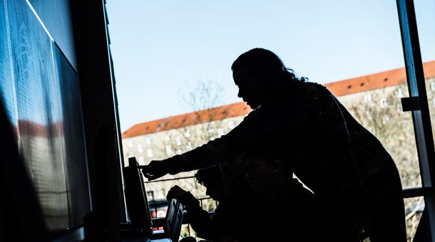 Fremover skal 90 % skal have en ungdomsuddannelse og 10 % skal have erhvervskompetence fra beskæftigelse, anbefaler ekspertudvalg. Og der skal måles allerede otte år efter grundskolen i stedet for efter 25 år, som i dag. FTF bifalder, at der nu er skruet op for ambitionerne.