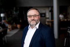 "Det er tydeligt, at ministeren viser en ny vej i beskæftigelsesindsatsen. Mere uddannelse til ledige. Det er helt rigtigt set.”, siger Ejner K. Holst, næstformand i FH.