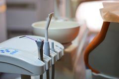 Danskerne er blevet bedre til at holde tænderne sunde og raske. Desværre følges det stigende fokus på tandsundhed ikke med antallet af uddannede tandlæger og -teknikere. Foto: PR.
