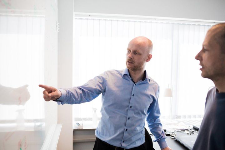 Jonas Bojer startede BIIR i 2008 med et ønske om at etablere en virksomhedsorganisation uden ledere. Ansvaret for opgaverne ligger på de enkelte medarbejdere. Foto: PR.Foto: PR.