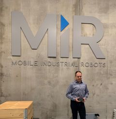 "MiRs robotter er en succes, fordi de har den rigtige pris og er brugervenlige og nemme at komme i gang med. Jo mere effektiv fremstillingsindustrien er, jo billigere bliver det at fremstille noget, og det kommer os alle sammen til gavn," siger President i MiR, Søren E. Nielsen.