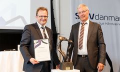 Steffen Damsgaard modtog på vegne af Landdistrikternes Fællesråd SMV-prisen 2018 fra Fonden Håndværkets Hus. Foto: John Ehbrecht
