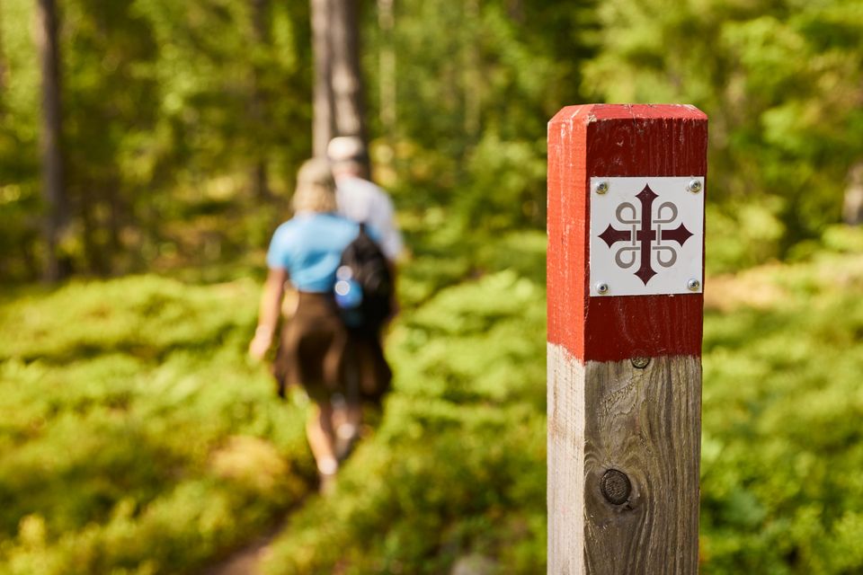 Pilgrimsleden I Vestsverige ved Hallsdammen. 