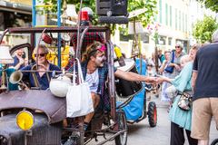 I august 2022 fik Nykøbing F besøg af Danmarks Internationale Gadeteaterfestivaler. Oplevelser som disse vil i fremtiden kunne ses på voresguldborgsund.dk. (Foto: Jonas Bonde)