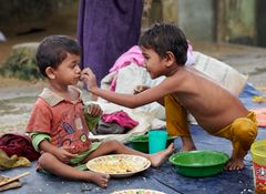 Folkekirkens Nødhjælp har takket være en SMS-indsamling i 2017 hurtigt kunne skaffe midler til at hjælpe rohingyanerne, der er flygtet til Bangladesh. Foto: Paul Jeffrey.