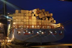 Sammenstyrtet lastsikringsarrangement på containerskib. Foto: Tim Schwabedissen