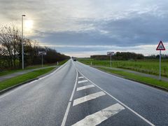 Mod syd fra Døstrup. Den nye cykelsti tilsluttes den eksisterende cykelsti i vestsiden af Landevejen i Døstrup. Foto: Vejdirektoratet.