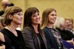 Det Sociale Netværk og headspace Danmarks formand Benedikte Kiær (tv) sammen med innovationsminister Sophie Løhde (V) under psykiatritopmødet i 2016, da Sophie Løhde var sundhedsminister.