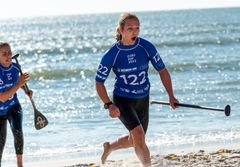 Caroline Küntzel vandt EM guld hos kvinder ved EM i SUP i Hvide Sande. Foto : Ilostawavein79.com