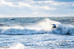 Bølgerne var perfekte ud over Vorupør i Thy til lørdagens DM i surf. Foto : Brian Engblad