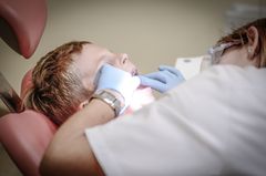 Fire ud af ti danskere lider af tandlægeskræk, og hos mange bunder angsten i en dårlig oplevelse i barndommen. Foto: PR.