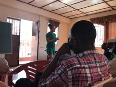 HAND ambassadør Joesphine Touray afholder workshop for håndboldledere i Sierra Leone
