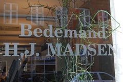 Bedemand H. J. Madsen butiksfacade. Foto: PR.