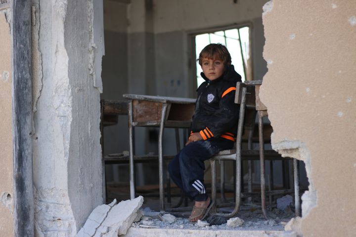 Hver tredje skole i Syrien er enten ødelagt, huser hjemløse familier eller bliver brugt militært. Det efterlader millioner af børn uden skolegang.