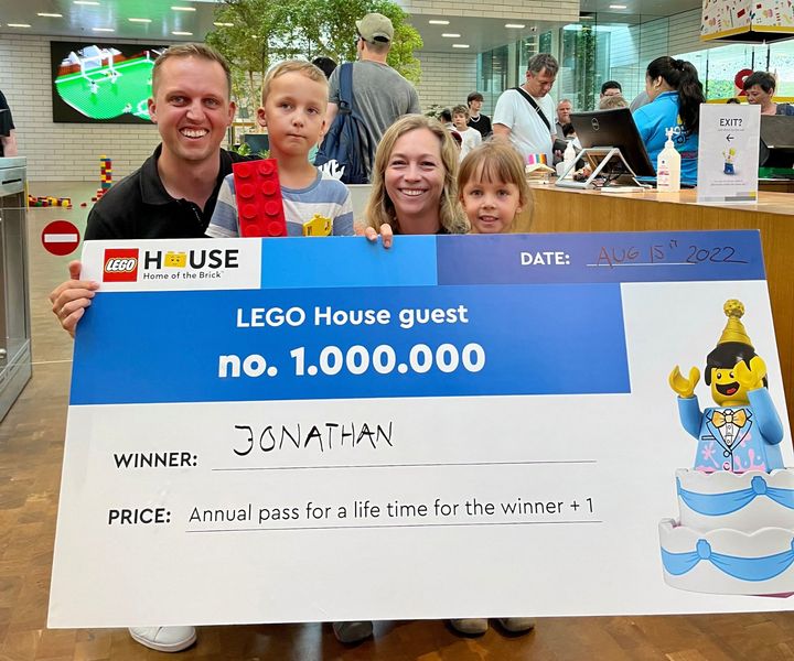 Jonathan fra Tyskland blev gæst nummer 1 million i LEGO® 
 House