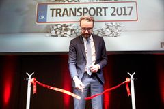 I morges klippede transportminister  Ole Birk Olesen båndet til Skandinaviens største transportmesse i MCH Messecenter Herning. Transport 2017 messen har aldrig haft flere udstillere end de 325, der er samlet i år.