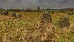 Mange af de store skibssætningen er placeret, hvor stormænd eller konger holdt til, bl.a. i Lejre. Hør om de store gravmonumenter og deres betydning, når Lejre Museum inviterer til endnu et foredrag i rækken 'Lejres store emner'. Foto: ROMU.